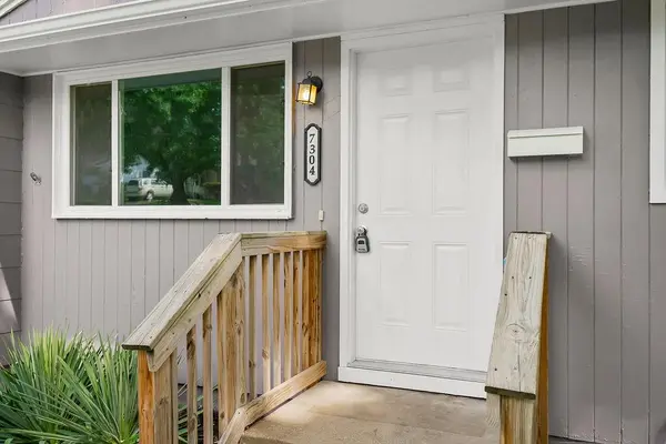 7304 E 85th TER, Kansas City, MO 64138