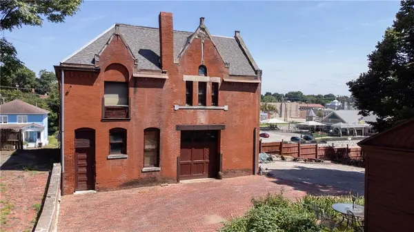 537 N 8th ST, St Joseph, MO 64501