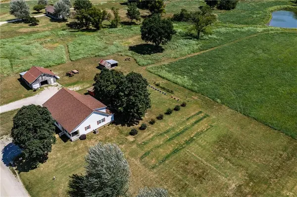 1255 245th ST, Fort Scott, KS 66701