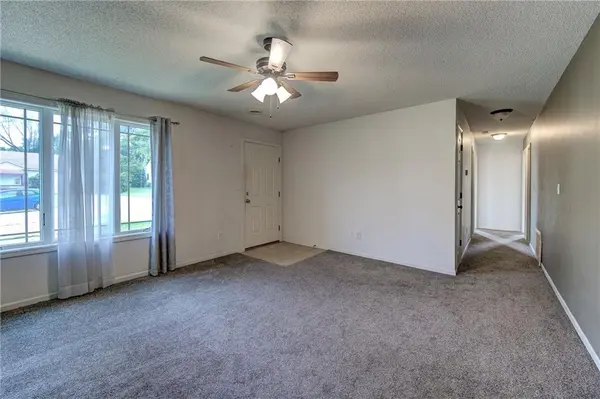 2401 NE 58th TER, Kansas City, MO 64118