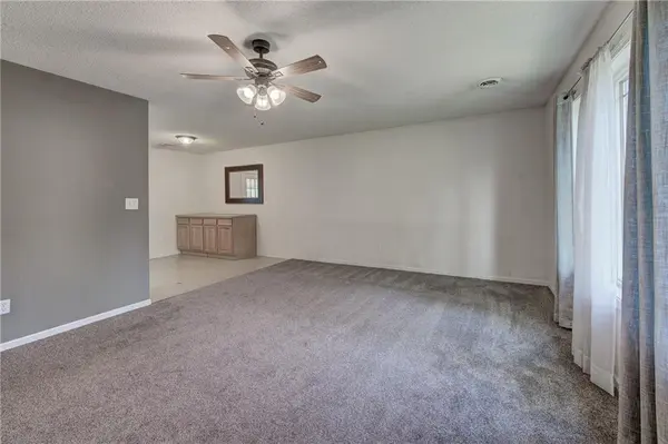2401 NE 58th TER, Kansas City, MO 64118