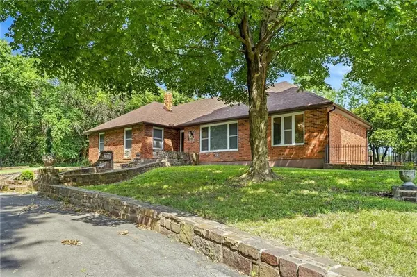12705 S Outer Belt RD, Lone Jack, MO 64070