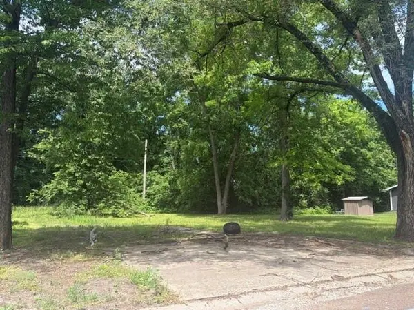 915 Oak ST, Eudora, KS 66025