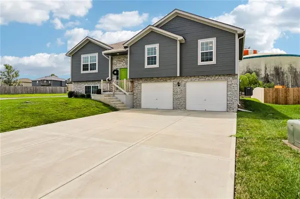 1701 NW Hilltop CT, Grain Valley, MO 64029
