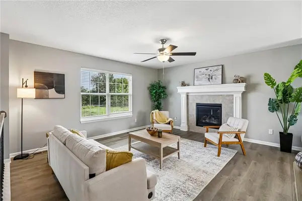 1701 NW Hilltop CT, Grain Valley, MO 64029