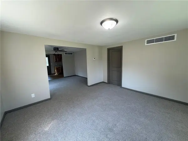 905 Miami ST, Hiawatha, KS 66434
