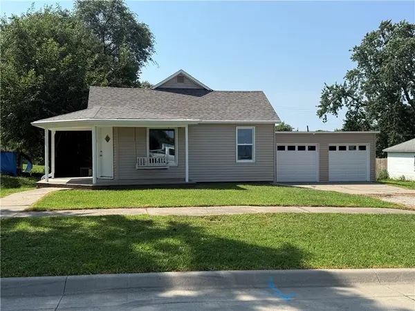 905 Miami ST, Hiawatha, KS 66434