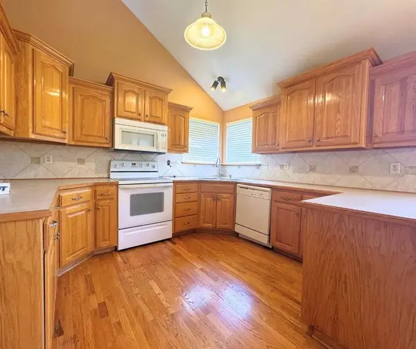 1301 Sawgrass DR, Grain Valley, MO 64029