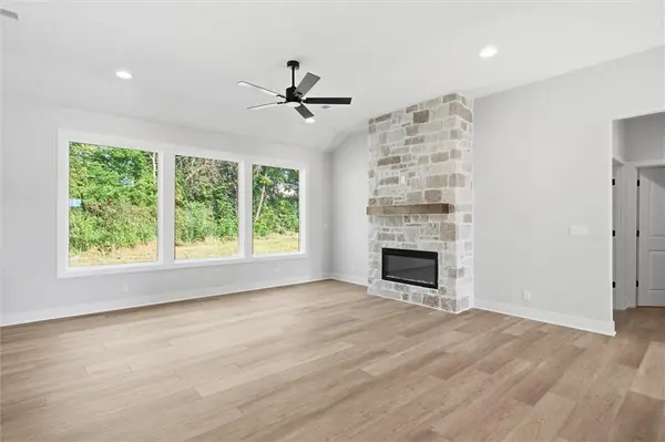 21063 W 225th ST, Spring Hill, KS 66083