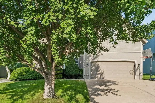 12178 S PRAIRIE CREEK Pkwy, Olathe, KS 66062
