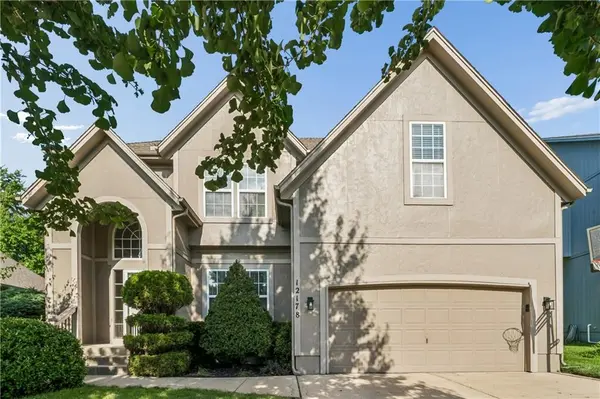 12178 S PRAIRIE CREEK Pkwy, Olathe, KS 66062