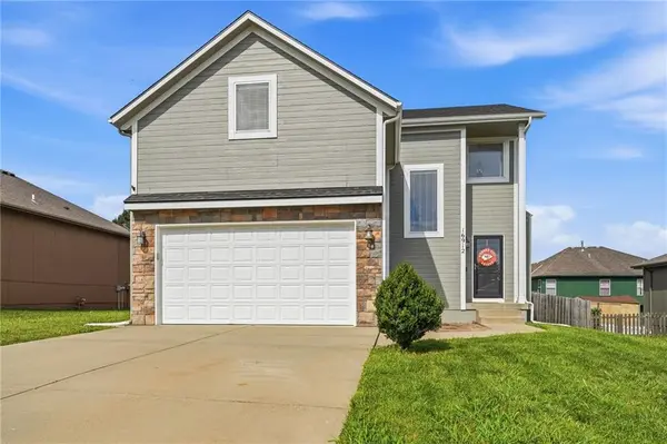 16912 Summit DR, Belton, MO 64012