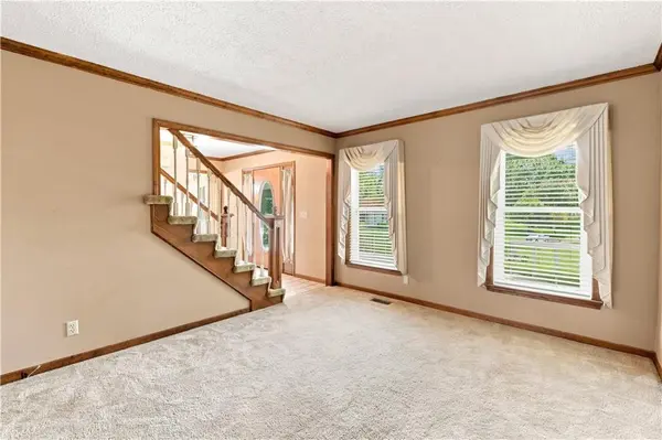 2700 NW Bent Tree CIR, Lee's Summit, MO 64081