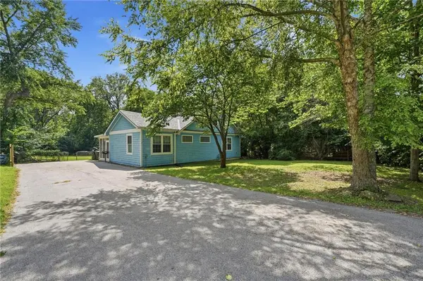 1109 E Gudgell AVE, Independence, MO 64055