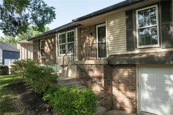 1321 SW 22nd ST, Blue Springs, MO 64015