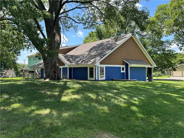 920 N 14th ST, Leavenworth, KS 66048