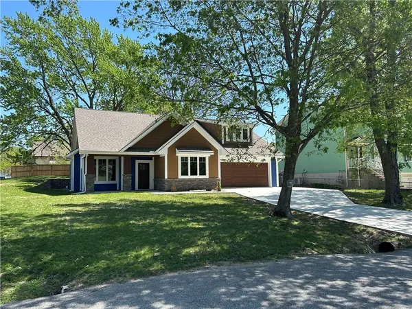 920 N 14th ST, Leavenworth, KS 66048