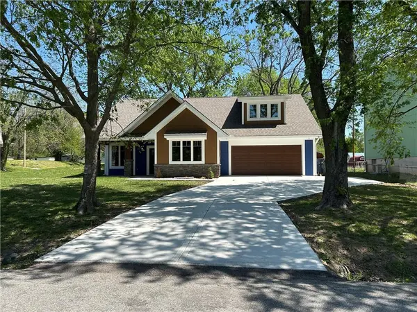 920 N 14th ST, Leavenworth, KS 66048