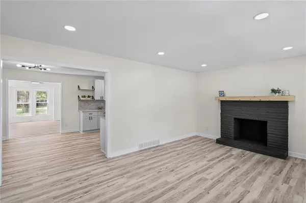9909 E 77th TER, Raytown, MO 64138