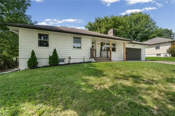 9909 E 77th TER, Raytown, MO 64138