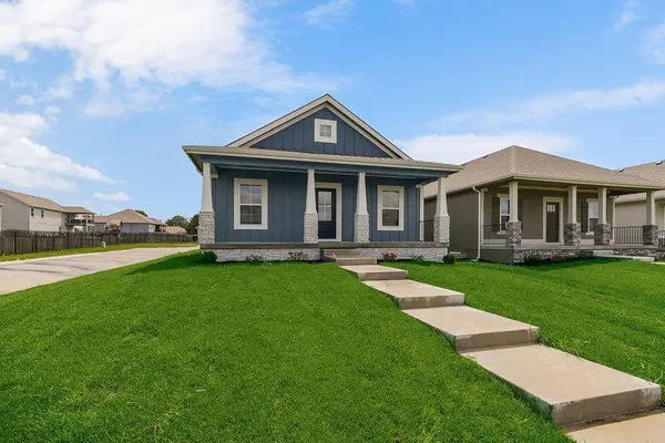 1600 Cottonwood Creek AVE #9, Kearney, MO 64060