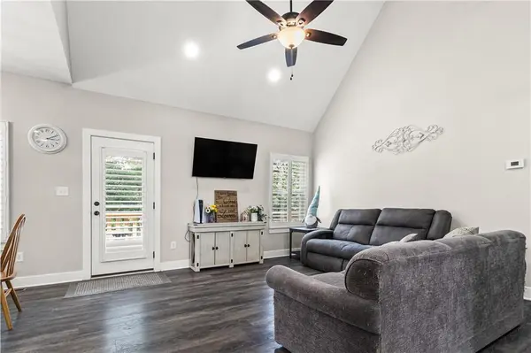 7 SE 230 RD, Warrensburg, MO 64093