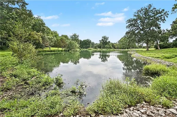 4811 Lees Summit RD, Kansas City, MO 64136