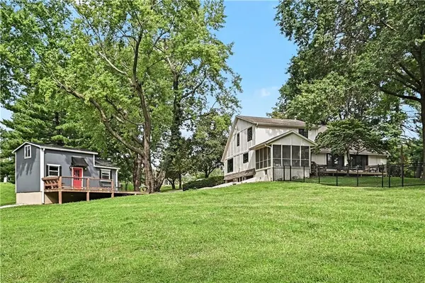 4811 Lees Summit RD, Kansas City, MO 64136