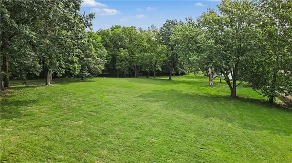 4811 Lees Summit RD, Kansas City, MO 64136