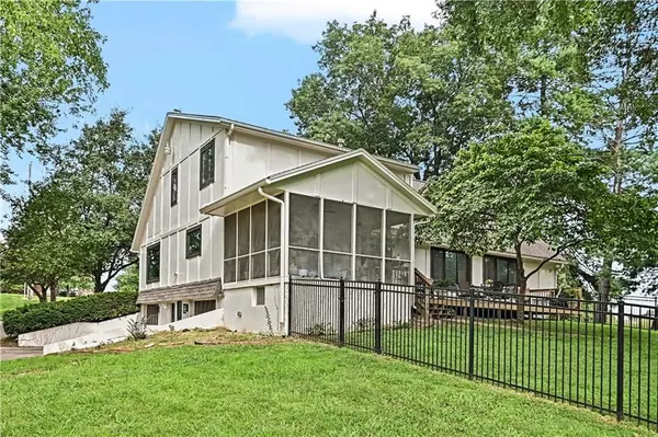 4811 Lees Summit RD, Kansas City, MO 64136