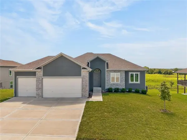 1015 Fox Trot DR, Odessa, MO 64076
