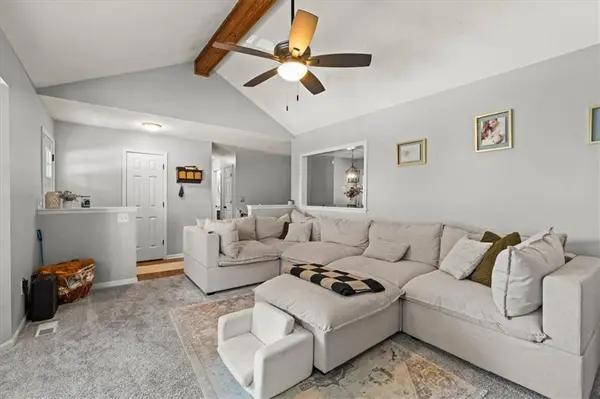 1712 NE Whitestone DR, Lee's Summit, MO 64086