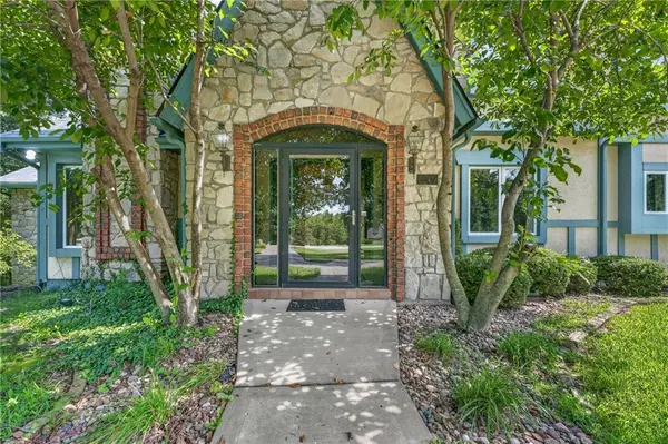 6807 Cedar Bend N/A, Kansas City, MO 64152