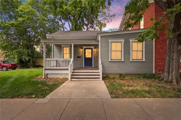 945-945 1/2 Kentucky ST, Lawrence, KS 66044