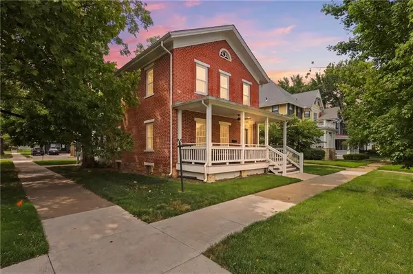 945-945 1/2 Kentucky ST, Lawrence, KS 66044