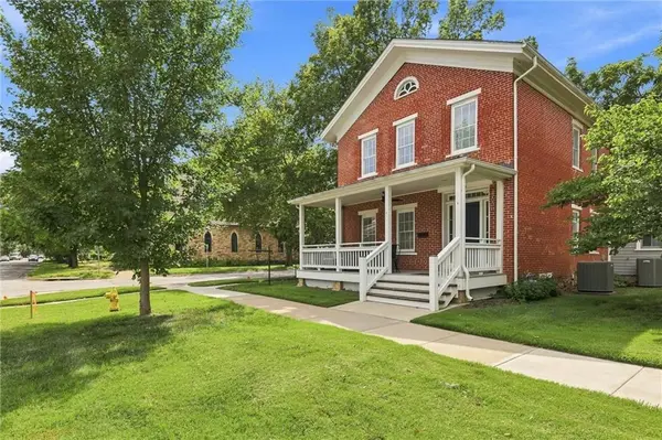 945-945 1/2 Kentucky ST, Lawrence, KS 66044