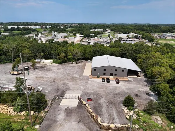 955 SE County Road AA HWY, Blue Springs, MO 64014