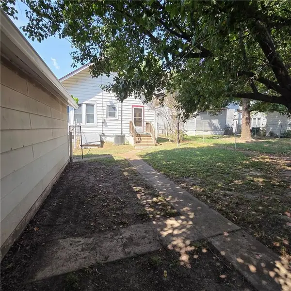 2612 Broadway AVE, Parsons, KS 67357