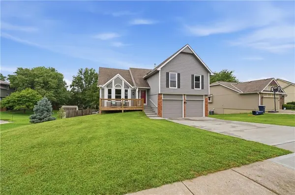 1309 NE Chowning DR, Kansas City, MO 64155