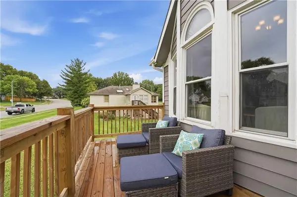 1309 NE Chowning DR, Kansas City, MO 64155