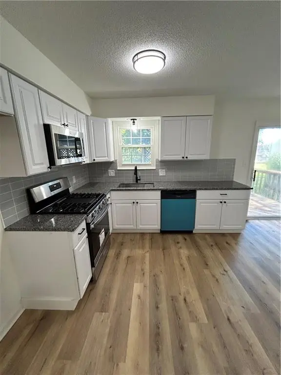 619 S 4th ST, Edwardsville, KS 66111