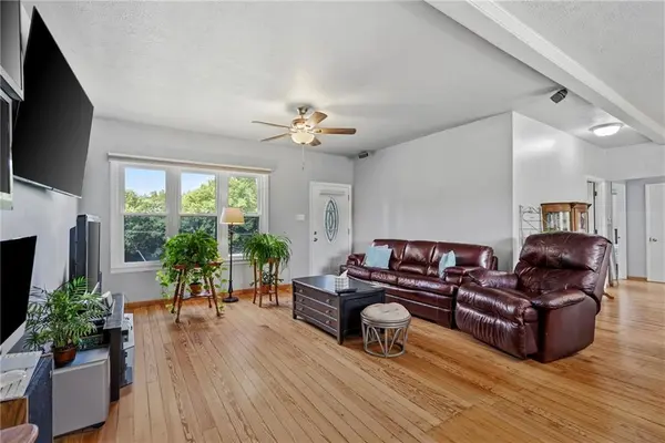 4237 Lakeview DR, Leavenworth, KS 66048