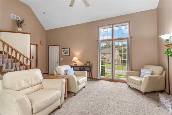 12110 S Acuff LN, Olathe, KS 66062