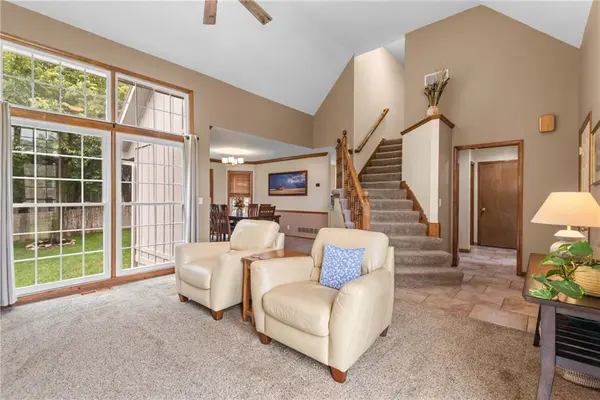 12110 S Acuff LN, Olathe, KS 66062