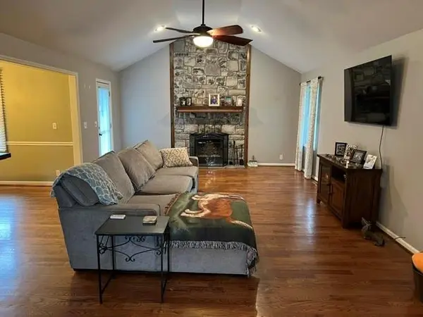 801 Feldspar ST, Kearney, MO 64060