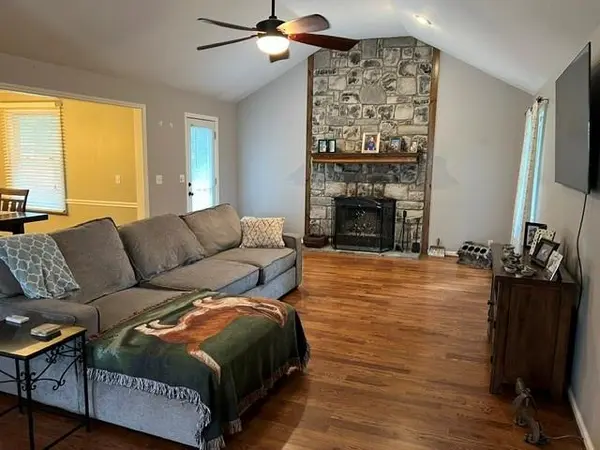 801 Feldspar ST, Kearney, MO 64060