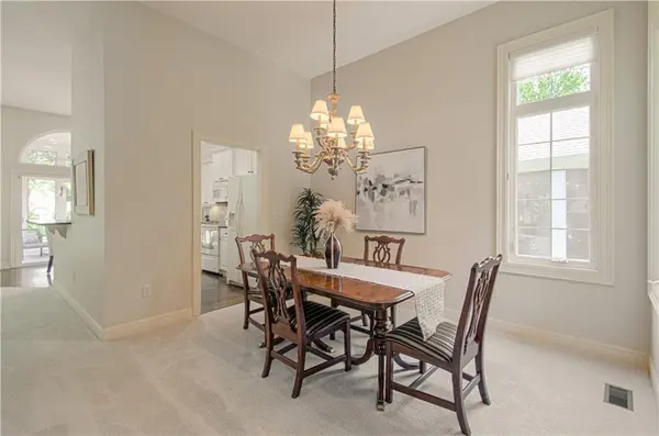 812 W 132nd TER, Kansas City, MO 64145