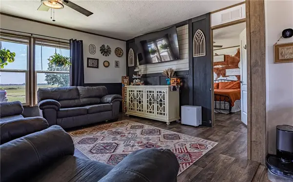 950 Eisenhower RD, Princeton, KS 66078