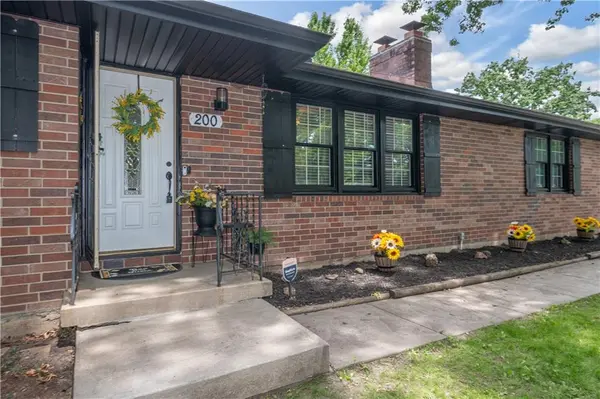200 SW 20th TER, Oak Grove, MO 64075