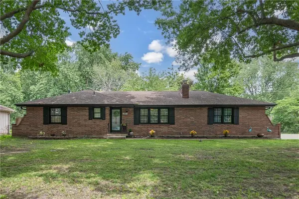 200 SW 20th TER, Oak Grove, MO 64075